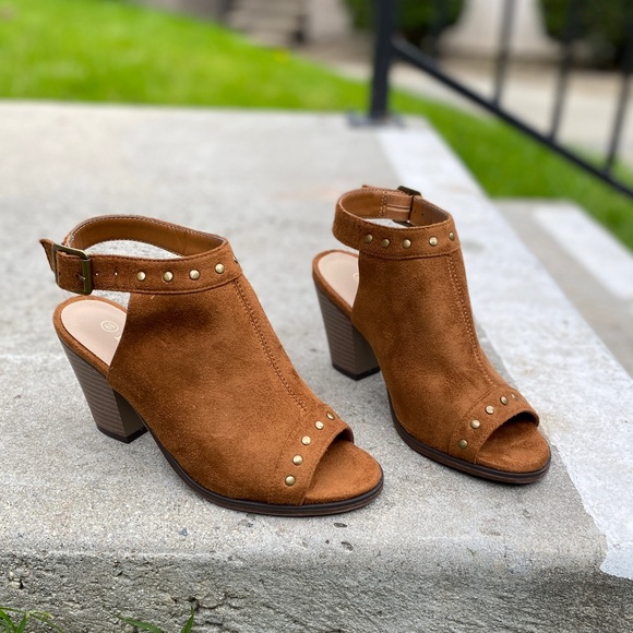 Tan faux suede sandals - Picture 4 of 5